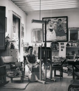 frida-in-her-studio-1943